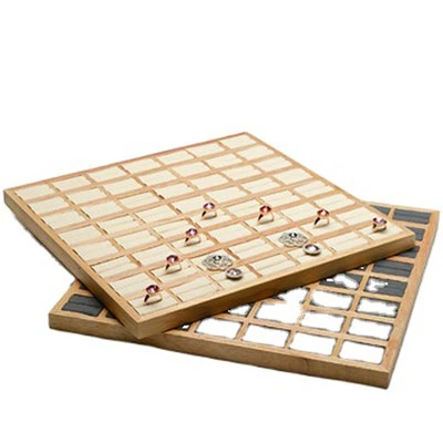 Tavă cu inele din catifea neagră